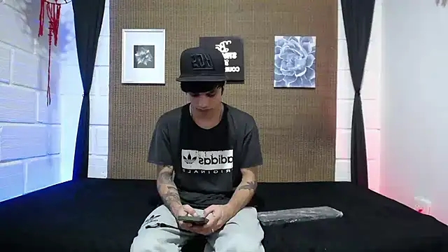 Snapshot of wild_duo777 chatting on 17, 12, 2025 wild duo777 online show from 17, 12, 2025