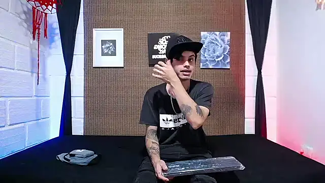 Snapshot of wild_duo777 chatting on 20, 12, 2025 wild duo777 online show from 20, 12, 2025