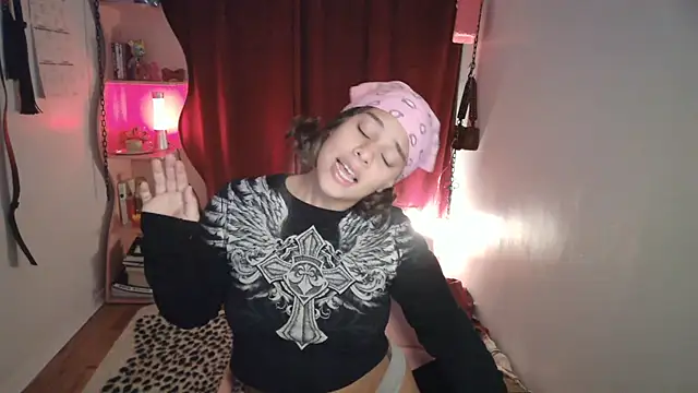 PrettyLittleProblem online show from 22, 11, 2025