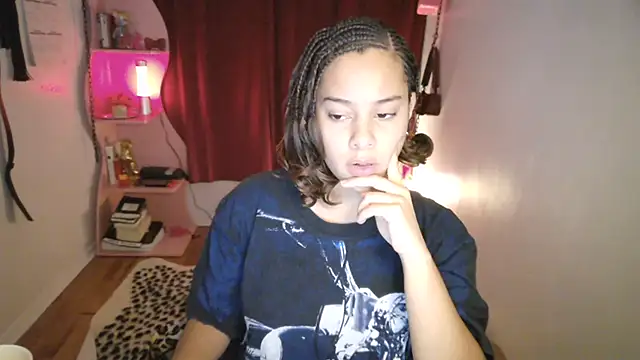 PrettyLittleProblem online show from 23, 11, 2025