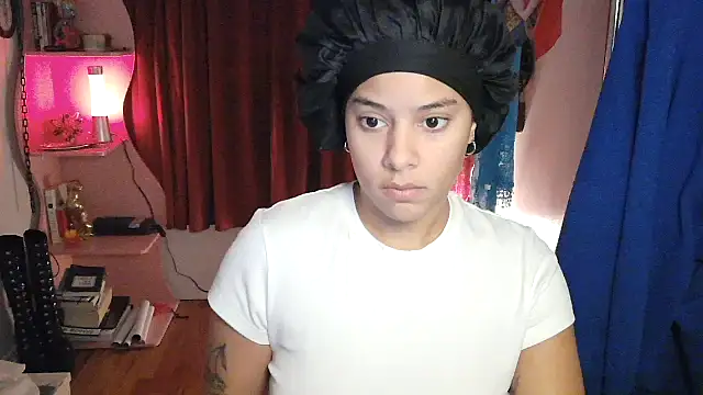 PrettyLittleProblem online show from 26, 11, 2025