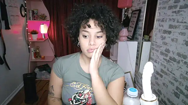 PrettyLittleProblem online show from 18, 12, 2025