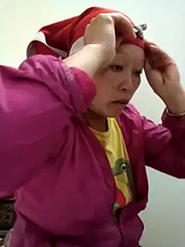 girl-hot2x online show from 15, 11, 2025