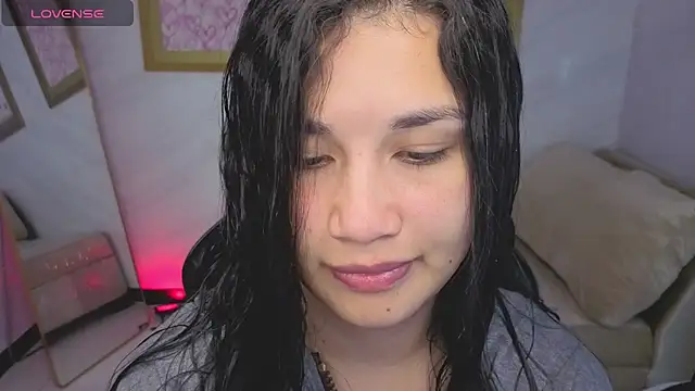 Snapshot of Violetta_jhonson_a chatting on 26, 5, 2026 Violetta jhonson a online show from 26, 5, 2026