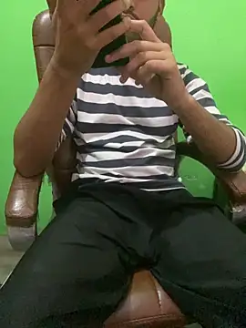 Snapshot of hotyyyyjonny chatting on 9, 5, 2026 hotyyyyjonny online show from 9, 5, 2026