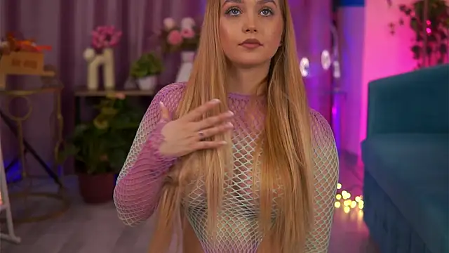 Snapshot of ElyssawetXX chatting on 28, 11, 2025 ElyssawetXX online show from 28, 11, 2025