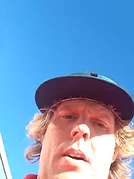 Snapshot of heathbar33 chatting on 12, 11, 2025 heathbar33 online show from 12, 11, 2025