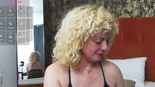 Snapshot of LittleCurlyGirl chatting on 3, 12, 2025 LittleCurlyGirl online show from 3, 12, 2025