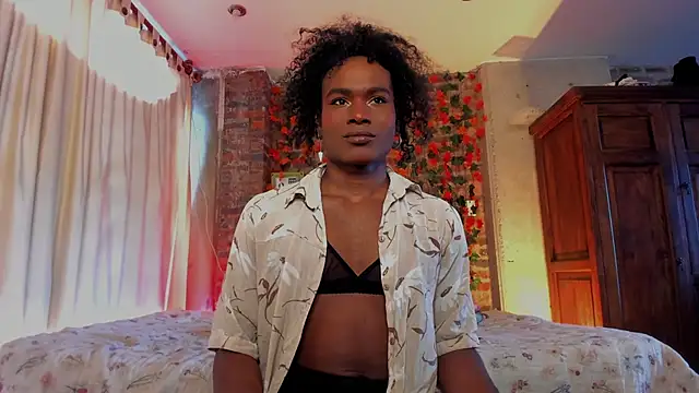 Snapshot of LaGoldenBitch chatting on 10, 1, 2026 LaGoldenBitch online show from 10, 1, 2026