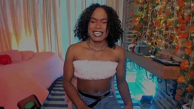 Snapshot of LaGoldenBitch chatting on 8, 2, 2026 LaGoldenBitch online show from 8, 2, 2026