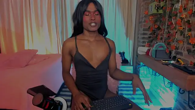 Snapshot of LaGoldenBitch chatting on 10, 2, 2026 LaGoldenBitch online show from 10, 2, 2026