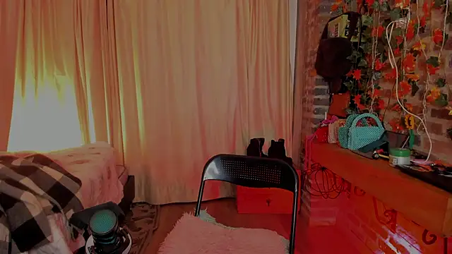 Snapshot of LaGoldenBitch chatting on 25, 2, 2026 LaGoldenBitch online show from 25, 2, 2026