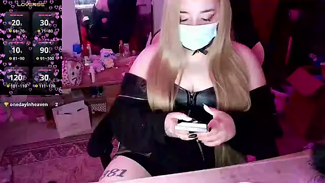 lisabunny03 online show from 8, 1, 2026