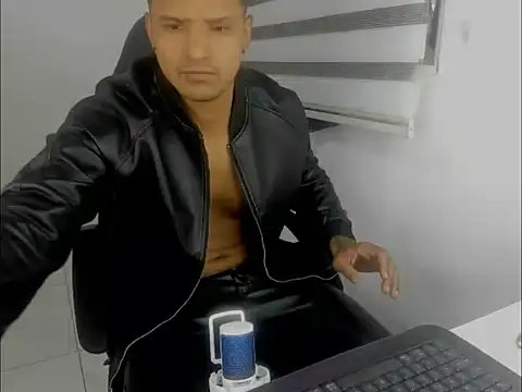 Snapshot of master_leather chatting on 24, 3, 2026 master leather online show from 24, 3, 2026