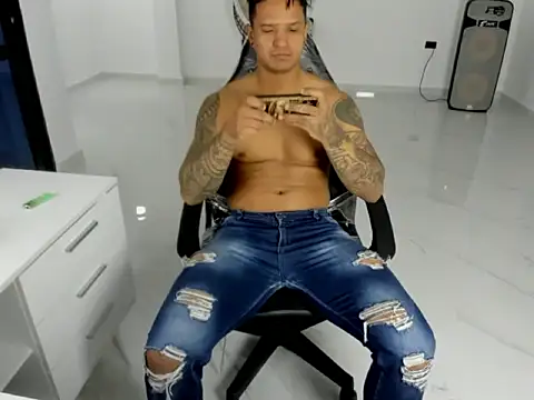 Snapshot of master_leather chatting on 1, 4, 2026 master leather online show from 1, 4, 2026