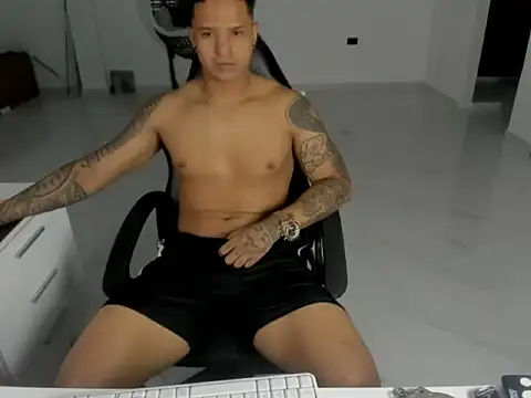 Snapshot of master_leather chatting on 5, 4, 2026 master leather online show from 5, 4, 2026