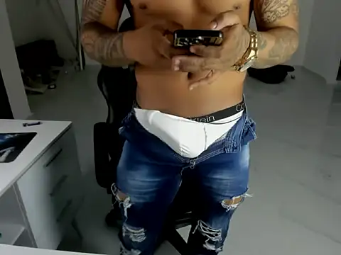 Snapshot of master_leather chatting on 7, 4, 2026 master leather online show from 7, 4, 2026