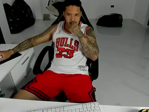 Snapshot of master_leather chatting on 8, 4, 2026 master leather online show from 8, 4, 2026