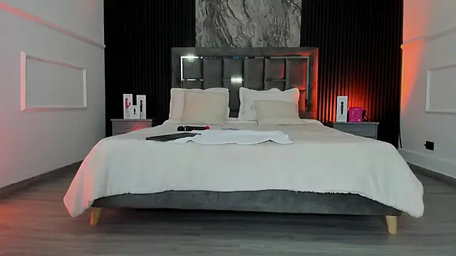 Snapshot of Laureenwells chatting on 13, 3, 2026 Laureenwells online show from 13, 3, 2026