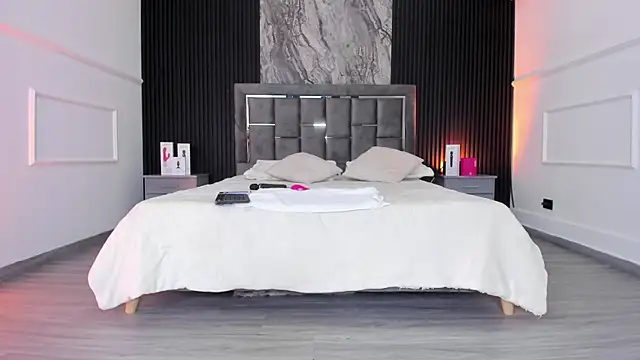 Snapshot of Laureenwells chatting on 8, 4, 2026 Laureenwells online show from 8, 4, 2026