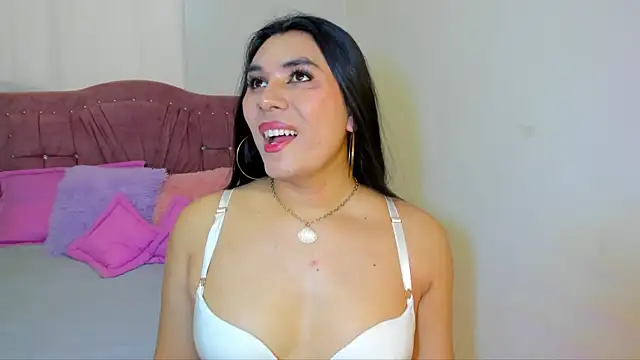 yourlatina emely online show from 2, 5, 2026