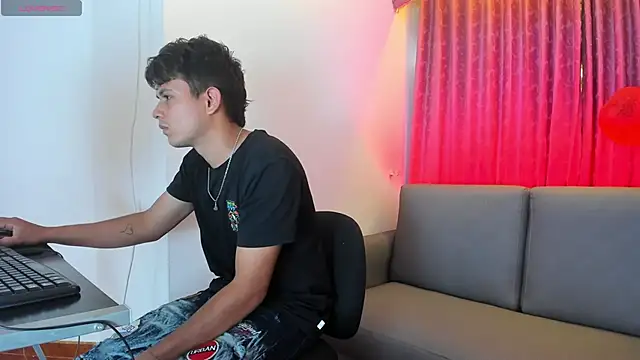 Snapshot of Hospick_white chatting on 14, 11, 2025 Hospick white online show from 14, 11, 2025