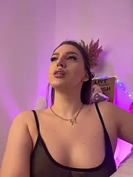 Snapshot of EveHyde chatting on 5, 12, 2025 EveHyde online show from 5, 12, 2025