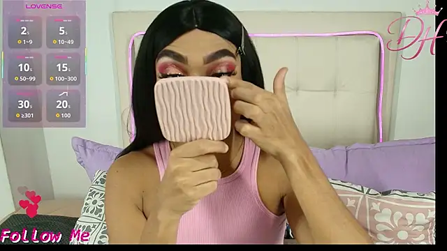 Daphne Hills online show from 21, 3, 2026