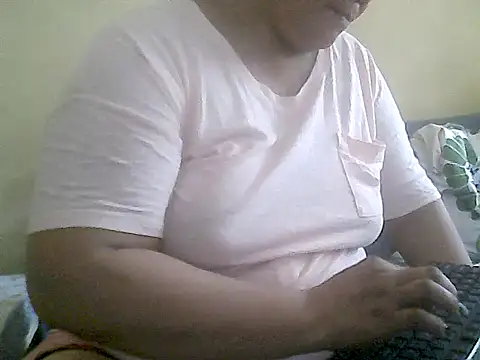 Snapshot of loriepinay46 chatting on 4, 4, 2026 loriepinay46 online show from 4, 4, 2026