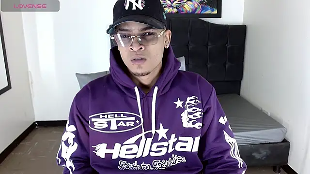 Snapshot of Isaacas_ chatting on 21, 11, 2025 Isaacas online show from 21, 11, 2025