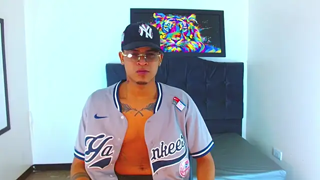 Snapshot of Isaacas_ chatting on 25, 11, 2025 Isaacas online show from 25, 11, 2025