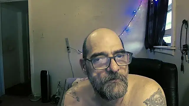 Snapshot of MrBigginTX chatting on 5, 2, 2026 MrBigginTX online show from 5, 2, 2026