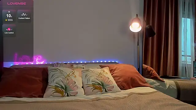 Snapshot of EllaRosss chatting on 3, 12, 2025 EllaRosss online show from 3, 12, 2025