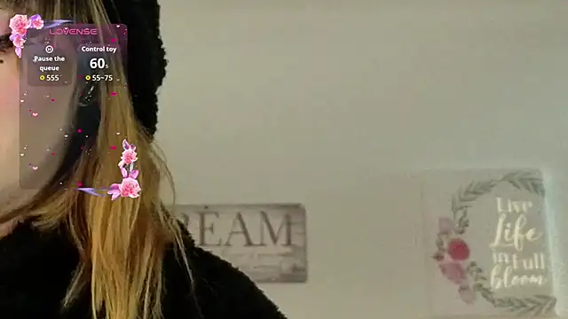 Snapshot of NinaSakura_Eup chatting on 11, 4, 2026 NinaSakura Eup online show from 11, 4, 2026