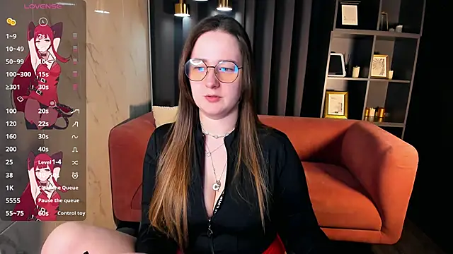 Snapshot of EmmaBloomm chatting on 10, 4, 2026 EmmaBloomm online show from 10, 4, 2026