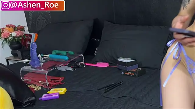 AshenRoe online show from 30, 4, 2026