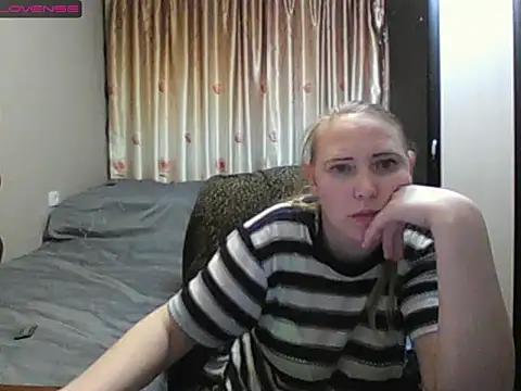 Snapshot of JenniDeep chatting on 4, 4, 2026 JenniDeep online show from 4, 4, 2026
