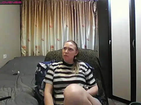 Snapshot of JenniDeep chatting on 11, 4, 2026 JenniDeep online show from 11, 4, 2026