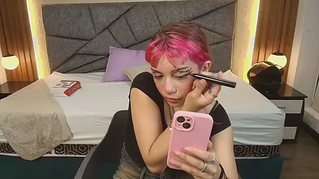 Laracooper  online show from 5, 3, 2026