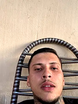 Snapshot of Ryanzl017 chatting on 2, 12, 2025 Ryanzl017 online show from 2, 12, 2025