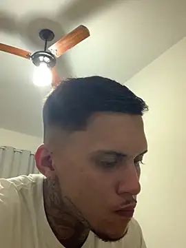 Snapshot of Ryanzl017 chatting on 18, 12, 2025 Ryanzl017 online show from 18, 12, 2025