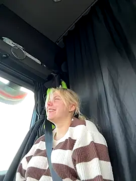 Snapshot of Nallinee chatting on 1, 12, 2025 Nallinee online show from 1, 12, 2025