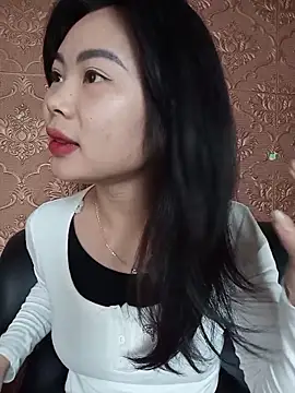 Snapshot of Lynk2x chatting on 5, 12, 2025 Lynk2x online show from 5, 12, 2025