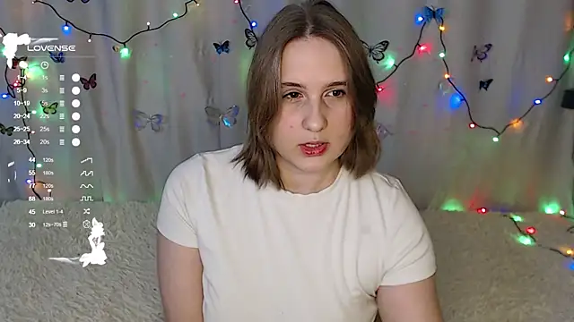 Snapshot of LightNea chatting on 18, 12, 2025 LightNea online show from 18, 12, 2025