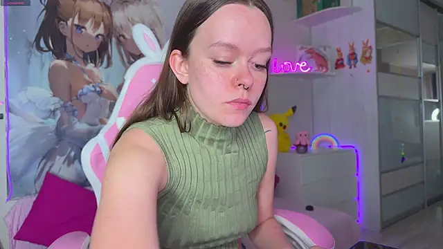 Snapshot of CheekySashaCharm chatting on 17, 4, 2026 CheekySashaCharm online show from 17, 4, 2026