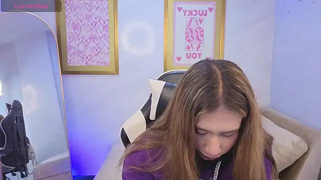 Snapshot of Evy_Luxx_v chatting on 7, 3, 2026 Evy Luxx v online show from 7, 3, 2026