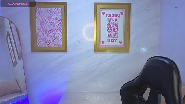 Snapshot of Evy_Luxx_v chatting on 21, 3, 2026 Evy Luxx v online show from 21, 3, 2026
