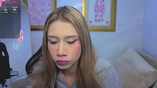 Snapshot of Evy_Luxx_v chatting on 9, 4, 2026 Evy Luxx v online show from 9, 4, 2026
