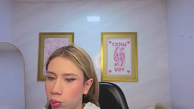 Snapshot of Evy_Luxx_v chatting on 10, 4, 2026 Evy Luxx v online show from 10, 4, 2026
