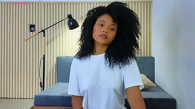 Snapshot of vanestraus chatting on 2, 4, 2026 vanestraus online show from 2, 4, 2026